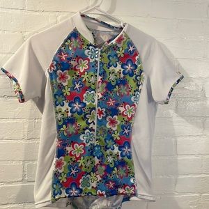 floral print athletic top with pouches in the pack